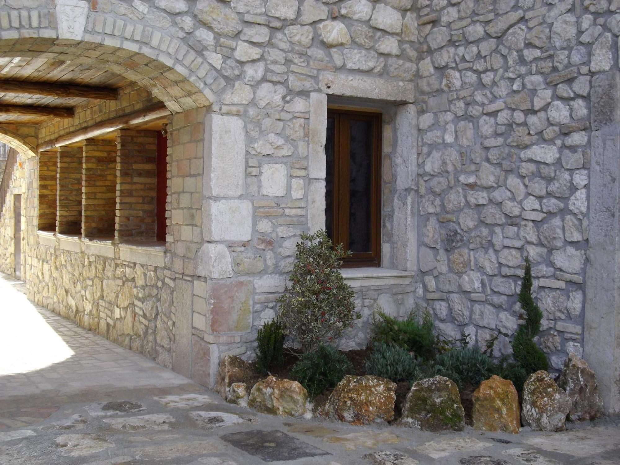 Hotel Il Feudo Dei Pierleoni Celano Exterior foto
